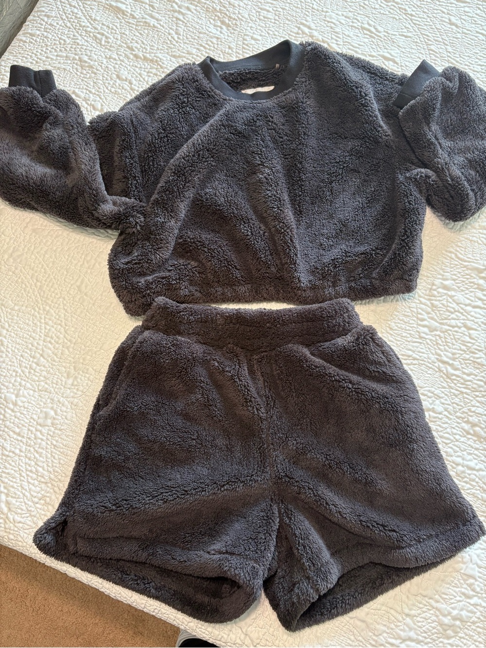 Apparis Black Faux Fur Set
